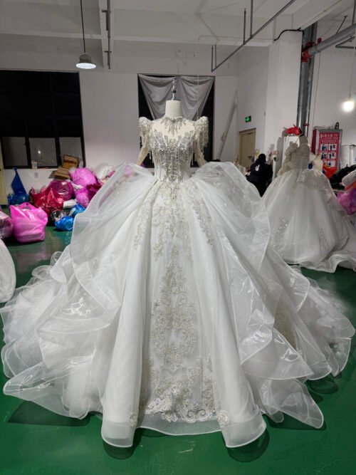 Stunning Ivory Wedding Dress High Neck Long Sleeve Ruffle Tiered Wedding Dress Lace Applique Ball Gown Royal Bridal Gown