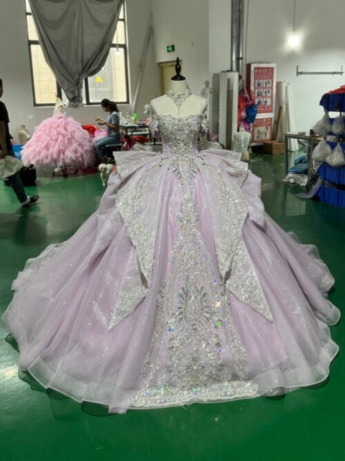 Elegant Lavender Quinceanera Dress Off Shoulder Ivory Lace Applique Quinceanera Dress Glitter Tulle Ball Gown Sweet 16 Dress