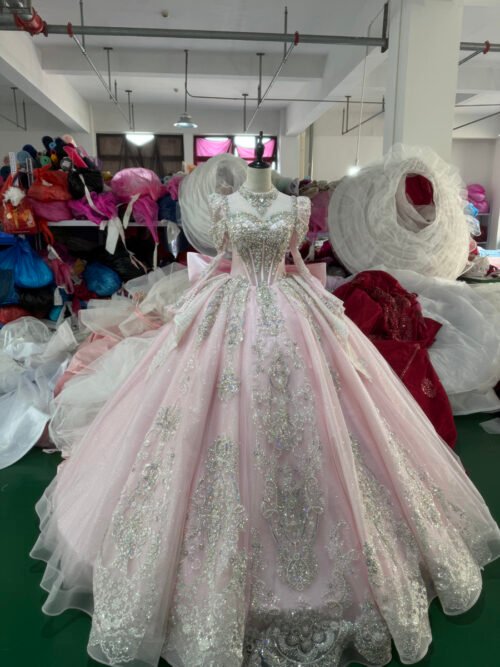 Gorgeous Blush Pink Quinceanera Dress Long Sleeve Lace Applique Quinceanera Dress Fairy Tale Tulle Ball Gown Glamorous Party Dress