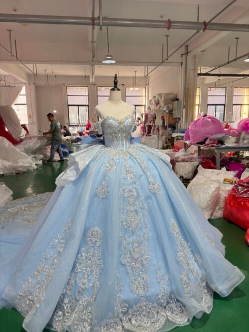 Romantic Light Blue Quinceanera Dress Off Shoulder Floral Lace Hem Quinceanera Dress Cathedral Train Ball Gown Princess Debutante Dress
