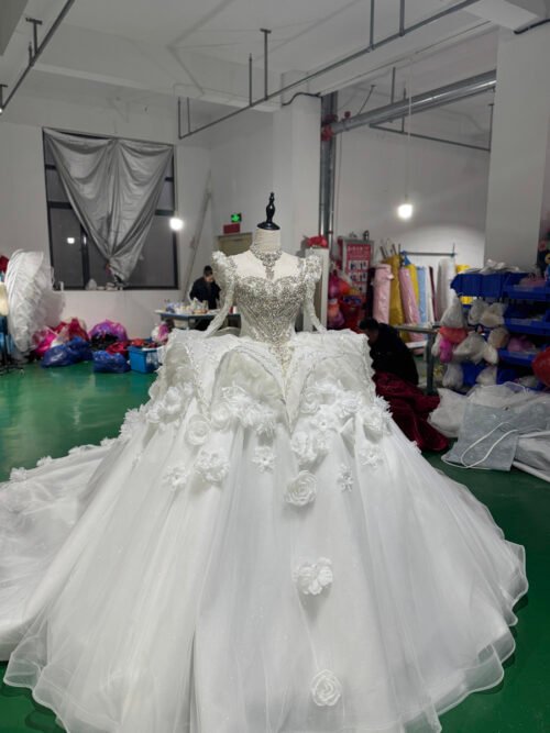 Luxury Ivory Wedding Dress Long Sleeve 3D Floral Applique Crystal Wedding Dress Sparkly Tulle Ball Gown Royal Bridal Gown