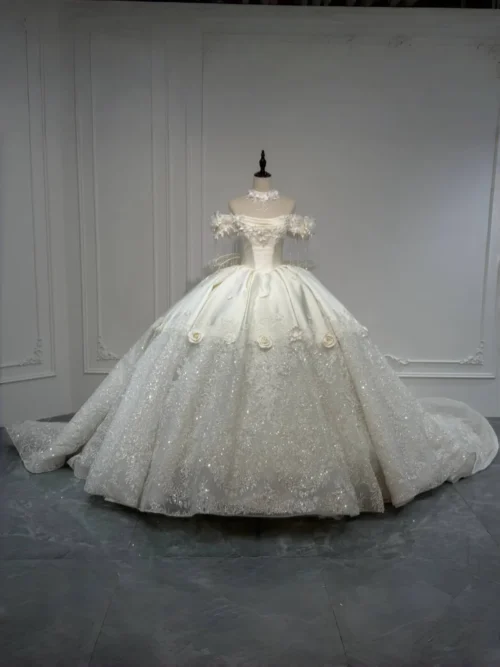 Luxury Ivory Satin Wedding Dress Ball Gown Illusion Neck Long Sleeve Wedding Dress Lace Embroidery Classic Bridal Gown